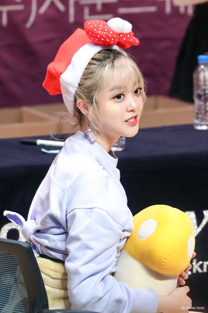 181201 Weki Meki Suyeon at 'KISS, KICKS' Incheon Fansign documents 2