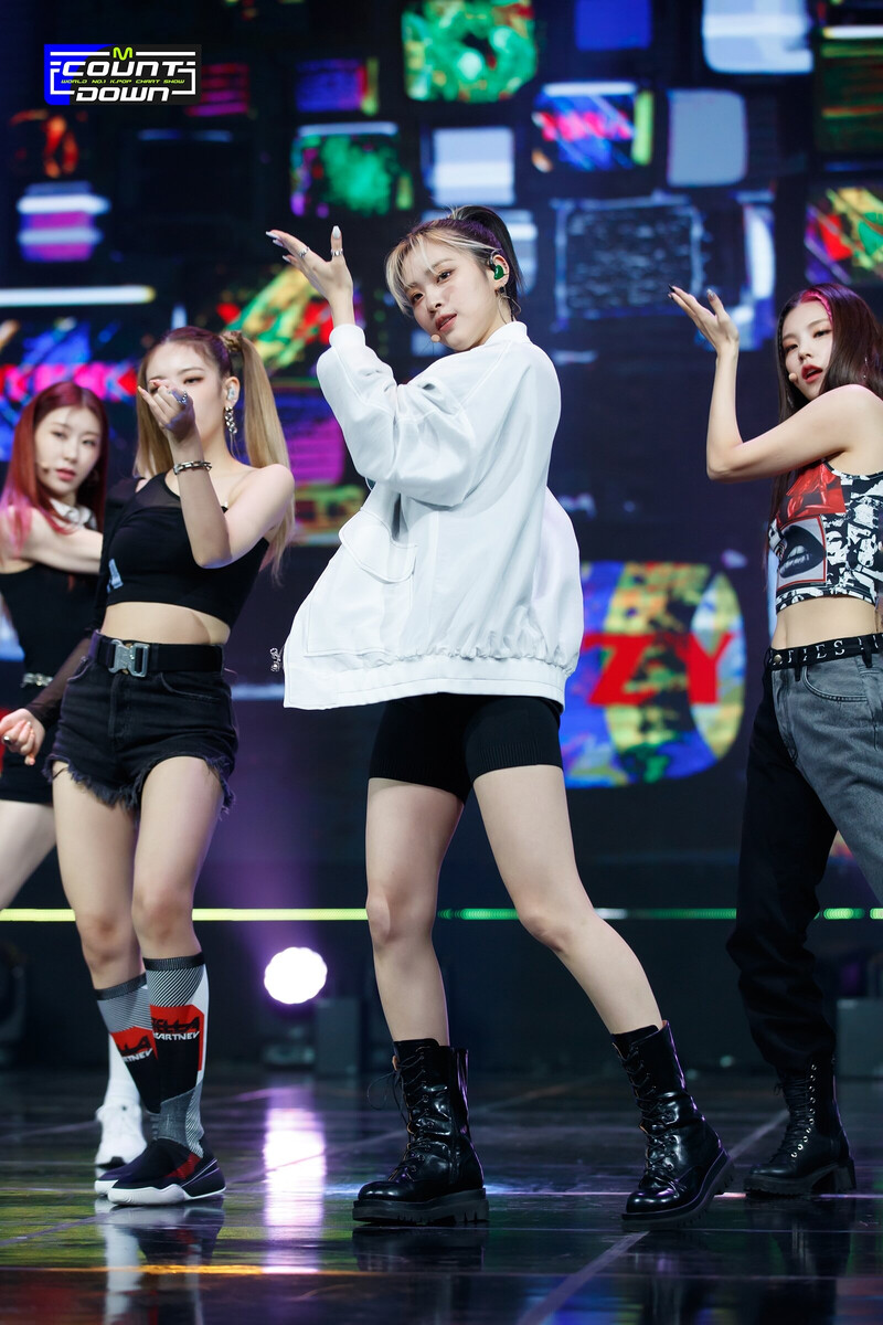 211014 ITZY - 'SWIPE' at M Countdown documents 4