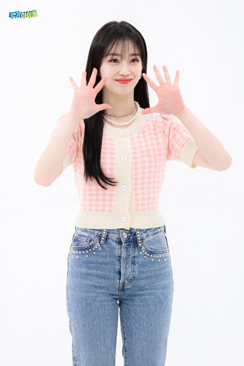 220301 MBC Naver - STAYC at Weekly Idol documents 1