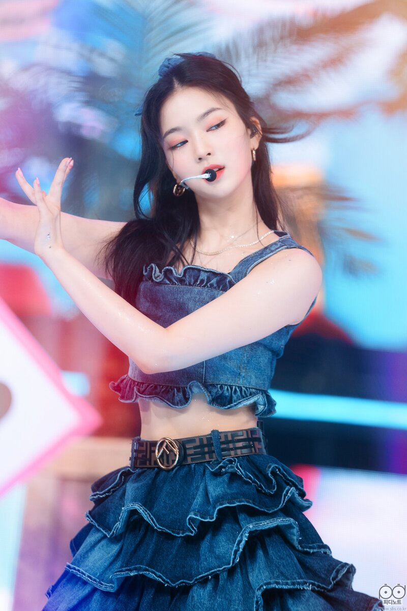 220724 STAYC Isa - 'BEAUTIFUL MONSTER' at SBS Inkigayo documents 4