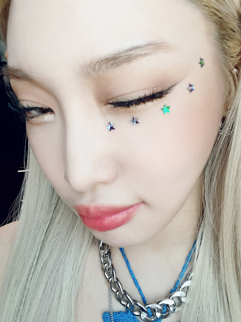 220826 Chungha Twitter Update documents 8