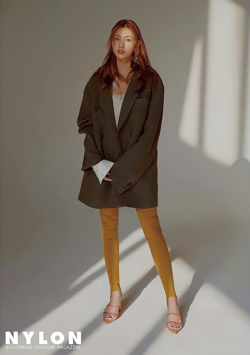 Apink's HAYOUNG for NYLON Magazine December 2018 Issue documents 3