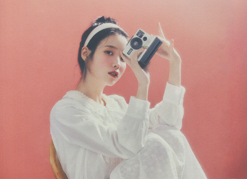 IU - 5th Official ‘UAENA’ Fanclub Kit [SCANS] documents 2