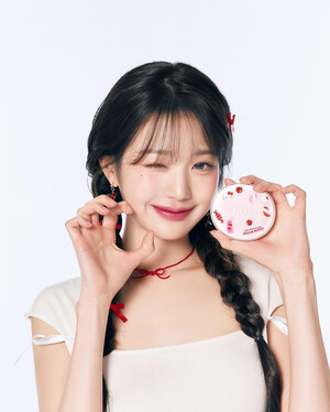 WONYOUNG x AMUSE ‘AMUSEX HELLO KITTY’