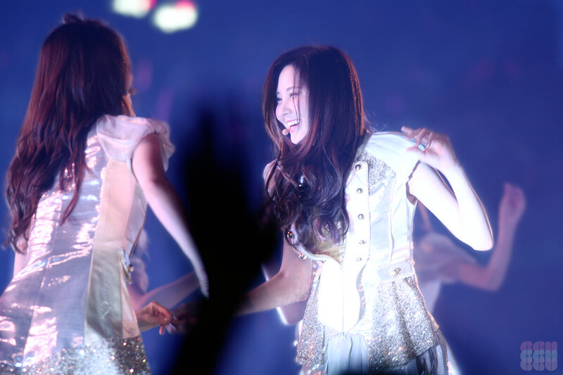 131109-131110 Girls' Generation Seohyun at Girls & Peace in Hong Kong documents 8