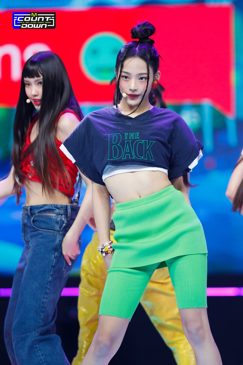 220825 NewJeans 'Hype Boy' at M Countdown documents 15