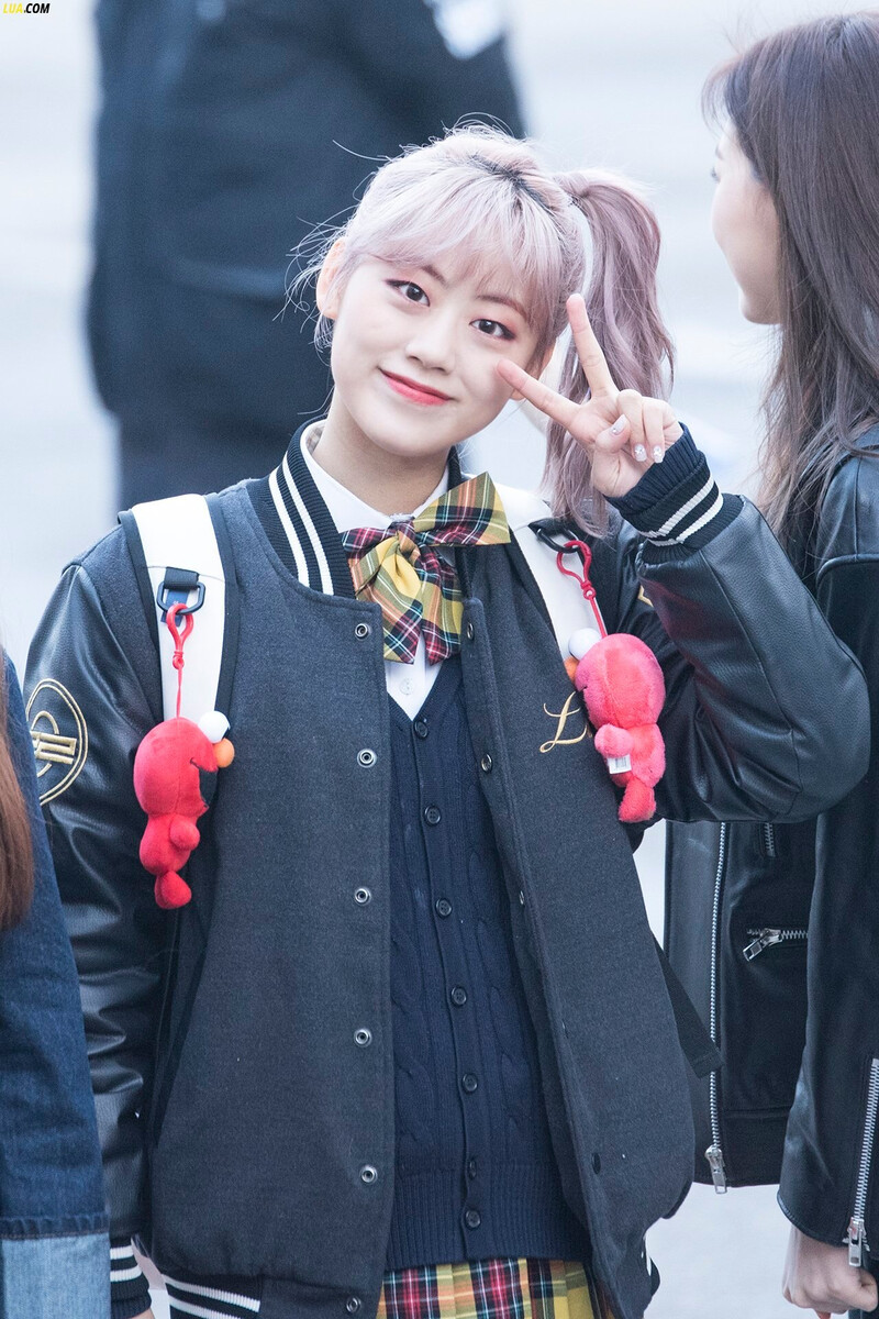 180309 Weki Meki Lua at Music Bank documents 3