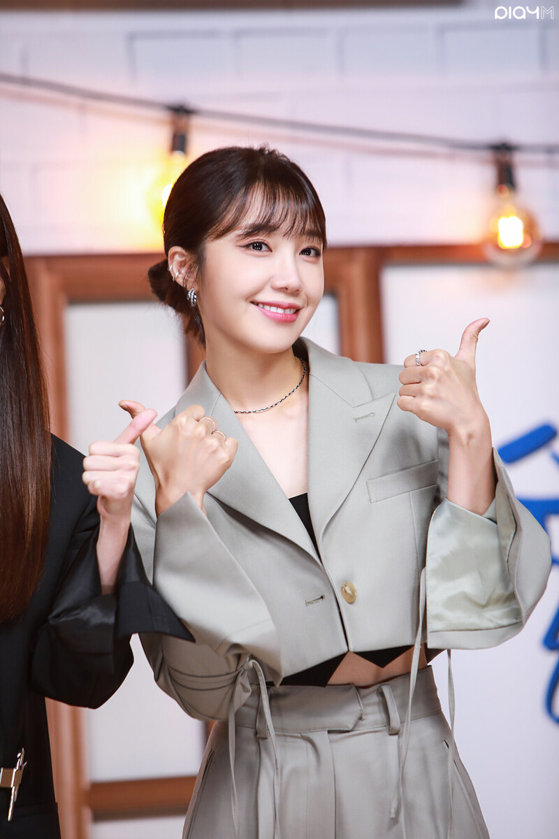 211026 IST Naver post - Apink EUNJI 'Work later, Drink now' drama Production Presentation behind documents 16