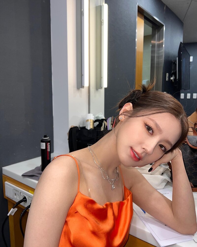 220210 (G)I-DLE Miyeon SNS Update documents 4