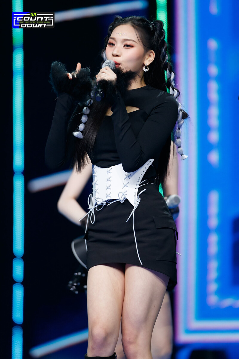 220217 VIVIZ - 'BOP BOP!' + Encore Stage at M Countdown documents 24