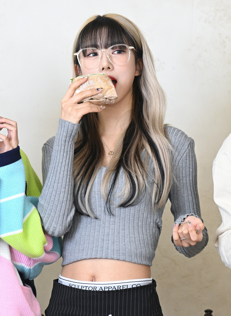 220405 PlayJ Star Guerilla - Dreamcatcher Yoohyeon Interview Photos documents 4