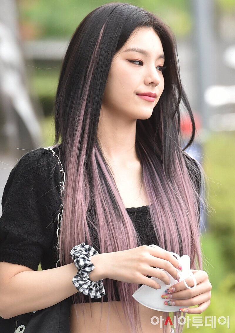 220719 ITZY Yeji - MBC ‘Kim Shin Young’s Noon Song of Hope’ Commute documents 4