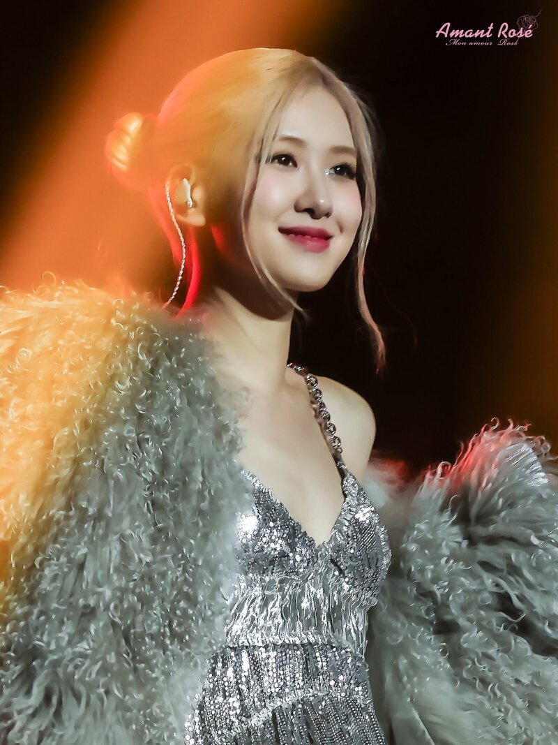 221130 BLACKPINK Rosé - 'BORN PINK' Concert in London Day 1 documents 17
