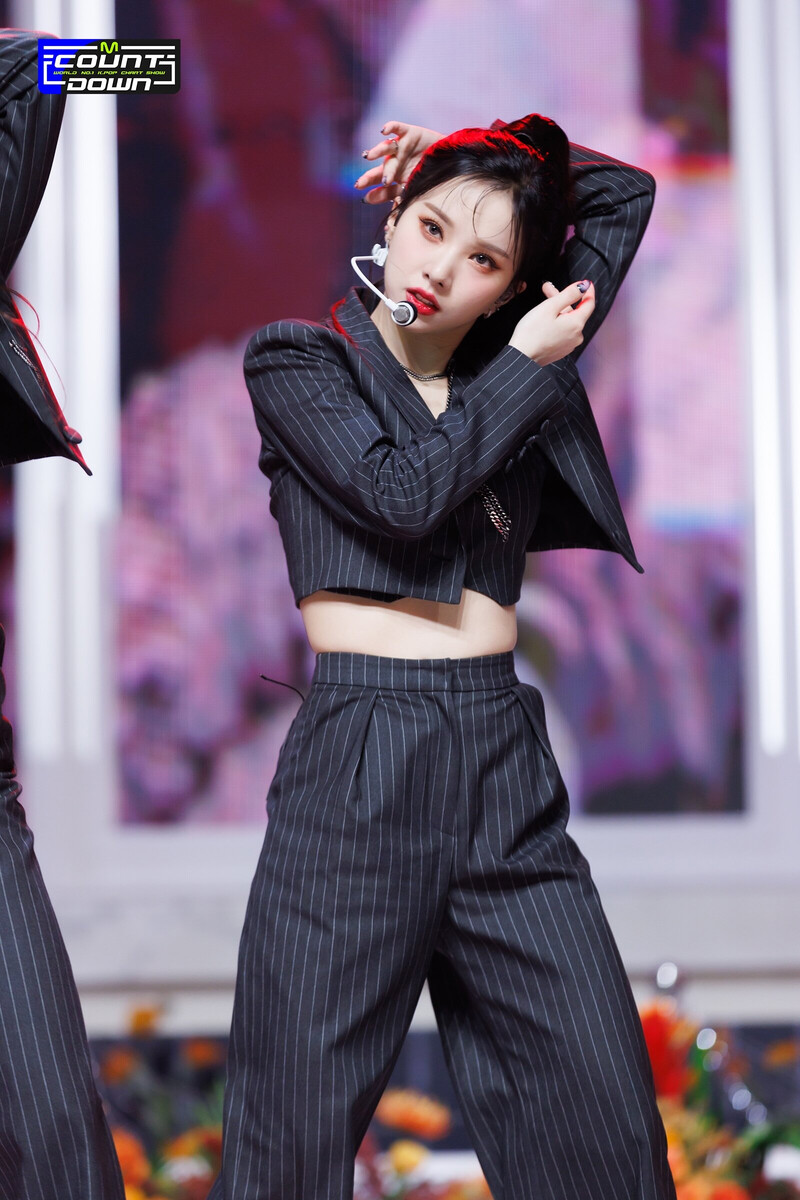 230202 VIVIZ Eunha 'PULL UP' at M Countdown documents 12