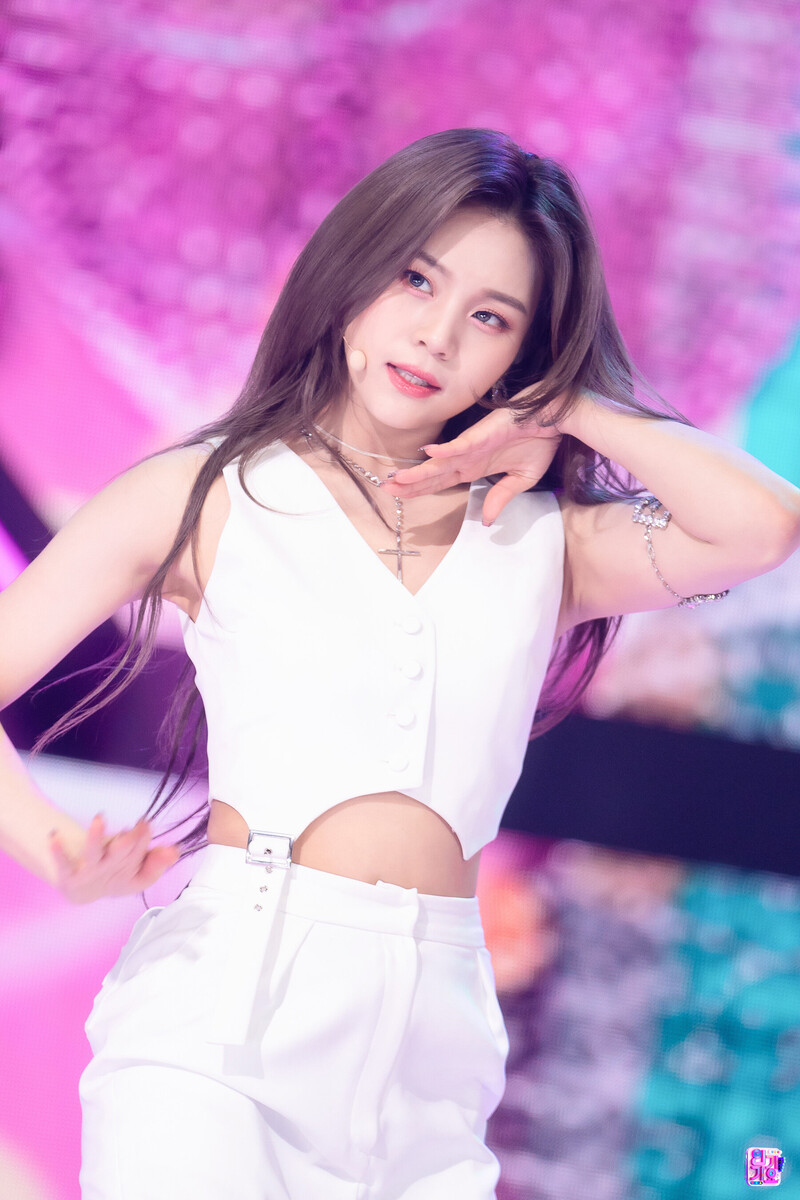 230212 VIVIZ Umji 'PULL UP' at Inkigayo documents 4