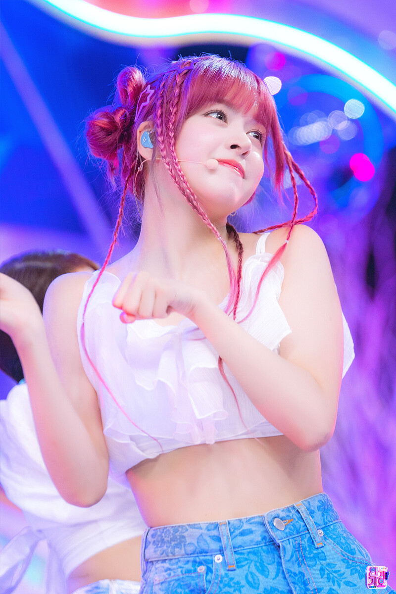 230716 NMIXX Lily - 'Party O'Clock' at Inkigayo documents 1