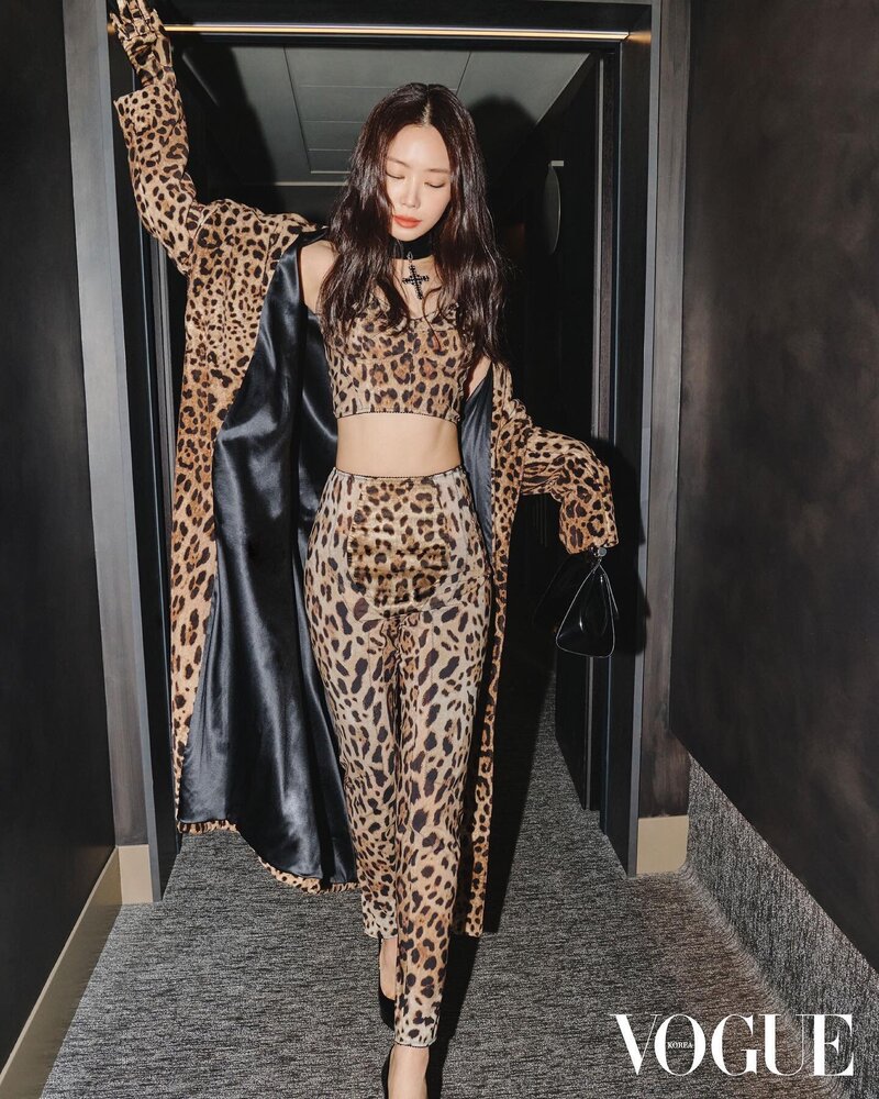Son Naeun for Vogue Korea x 2023 F/W Dolce & Gabbana Fashion Show documents 3