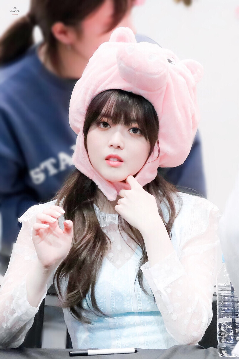 180415 Weki Meki Suyeon at Bundang 'Lucky' Fansign documents 2