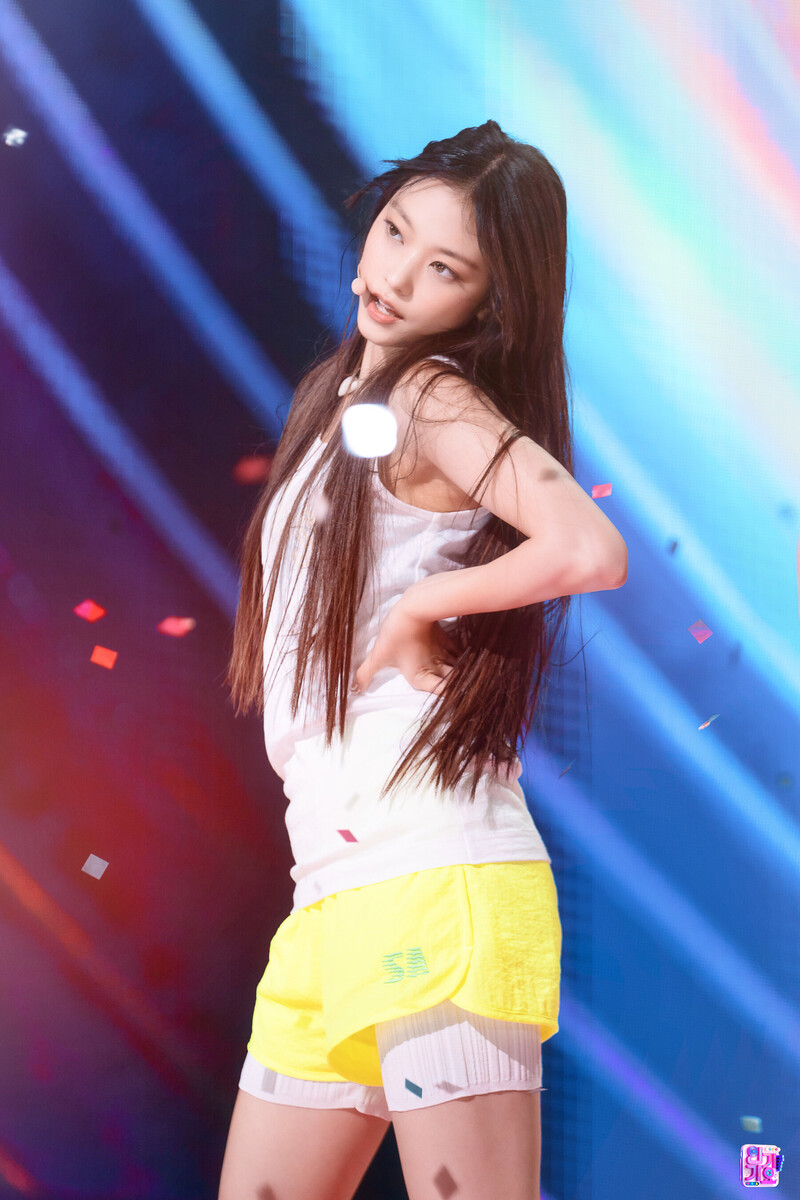 220814 NewJeans Haerin - 'Attention' at Inkigayo documents 15