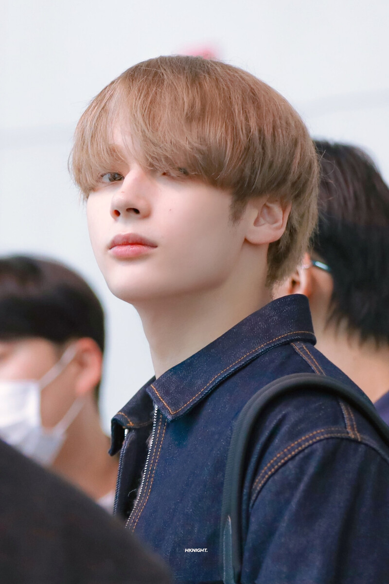 240117 TXT Hueningkai at Incheon International Airport documents 1