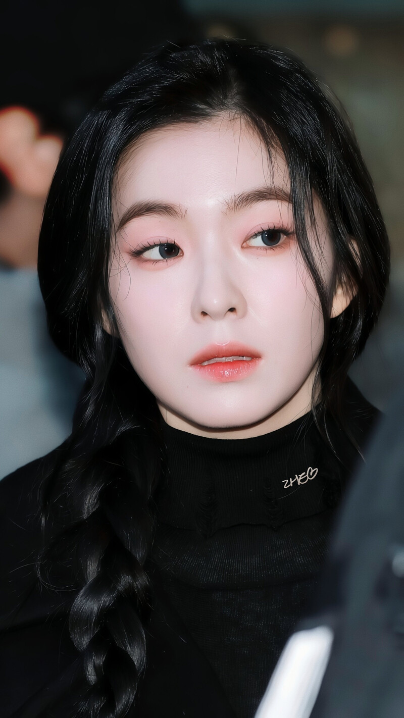 250106 Red Velvet Irene at Inceon Airport documents 6