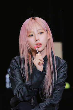 241110 Purple Kiss Dosie - Musicart Fansign Event