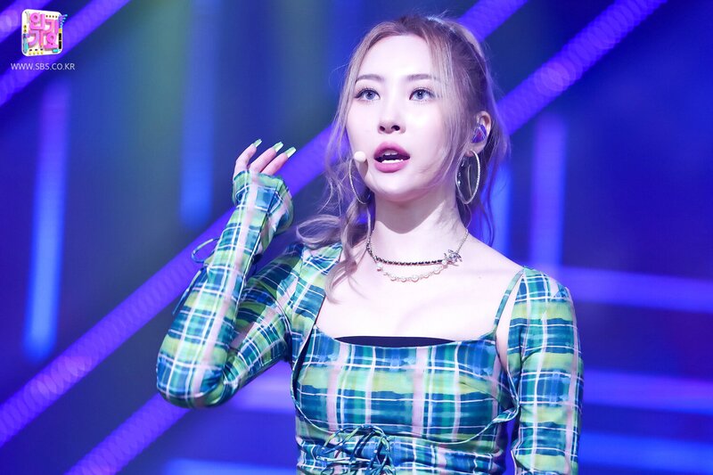 210815 Sunmi - 'You can't sit with us' at Inkigayo documents 12