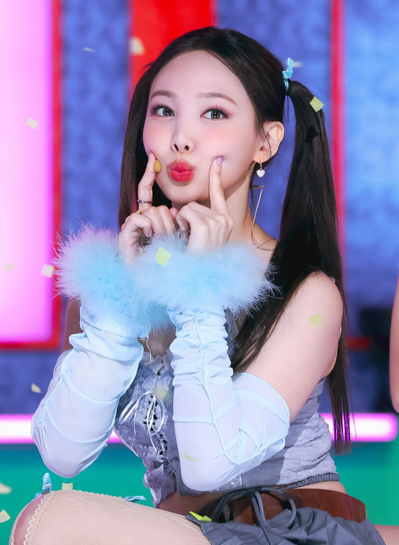 220828 TWICE Nayeon - 'Talk that Talk' at Inkigayo documents 4