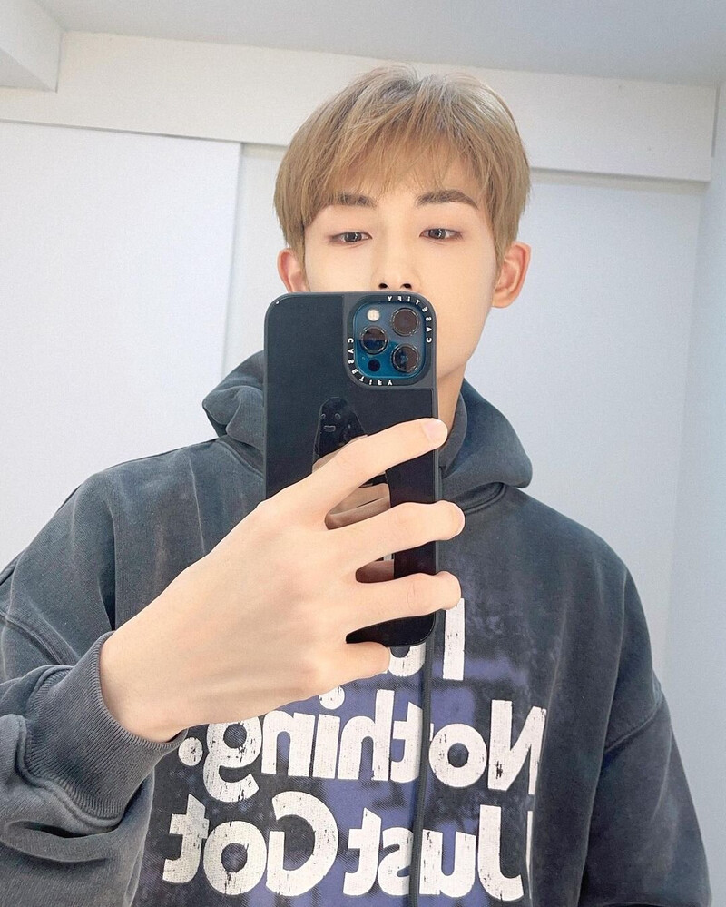 220929 WAYV Winwin Instagram Update documents 2