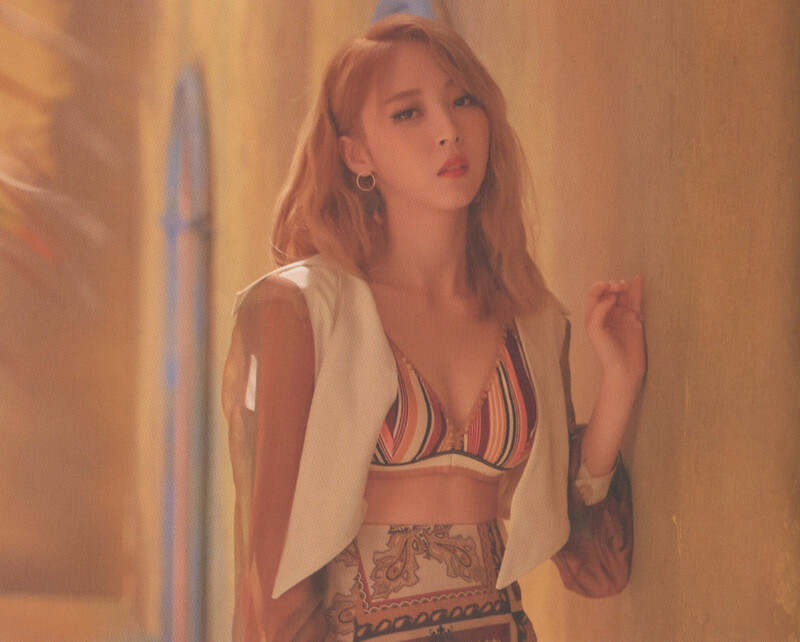 MAMAMOO 7th Mini Album 'Red Moon' [SCANS] documents 3