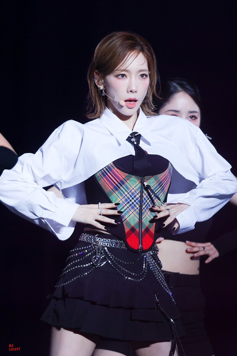 220820 Taeyeon at SMTOWN LIVE 2022: SMCU EXPRESS documents 2