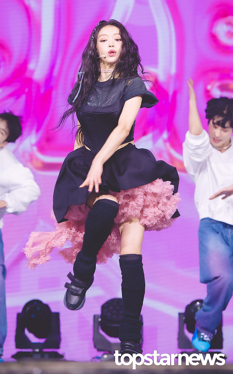 221114 OH MY GIRL Yooa 'SELFISH' Comeback Showcase documents 7