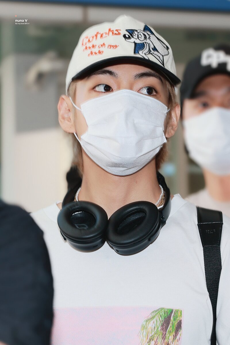 230616 BTS V - Incheon International Airport Arrival documents 5