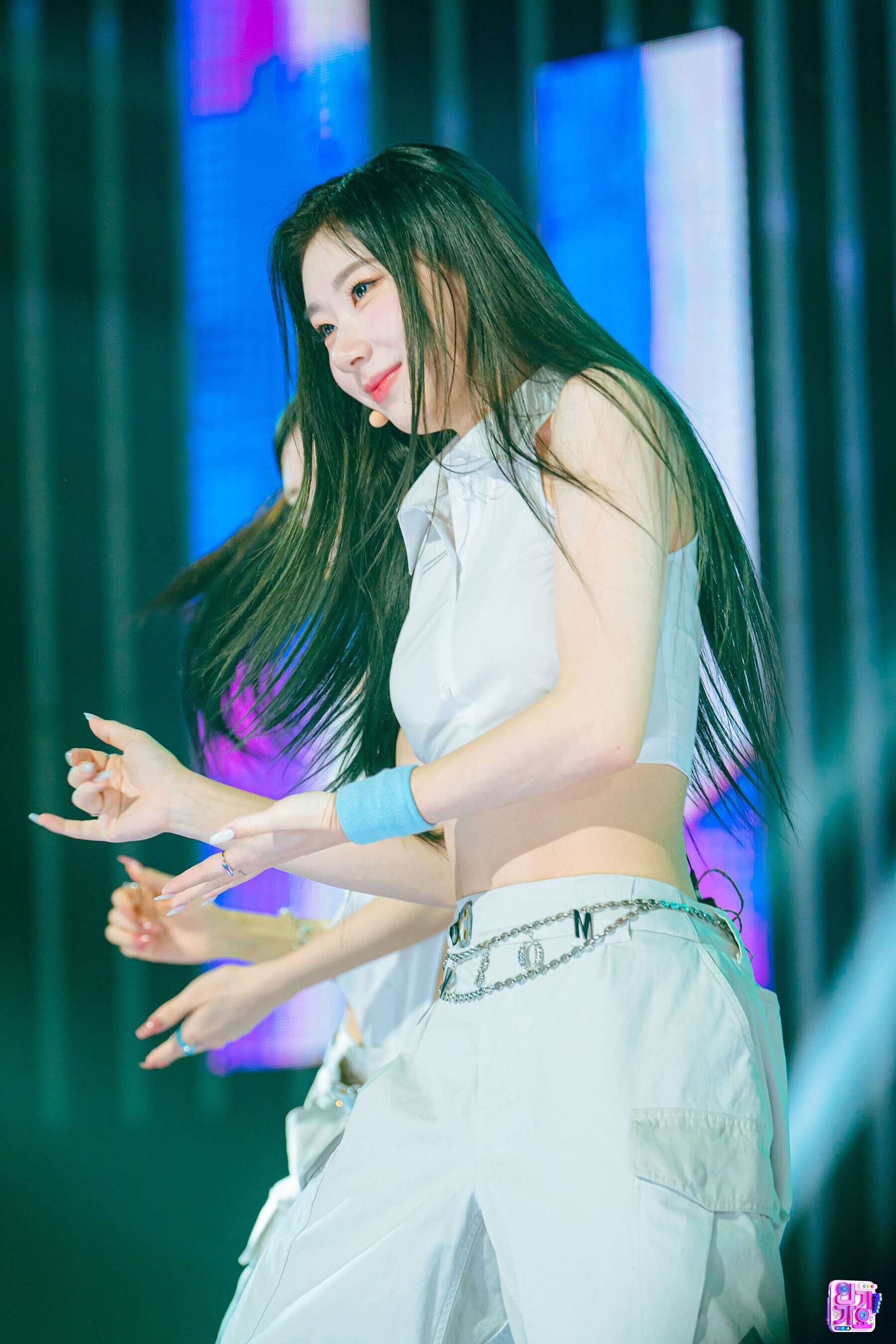 230813 ITZY Chaeryeong - CAKE at Inkigayo | kpopping