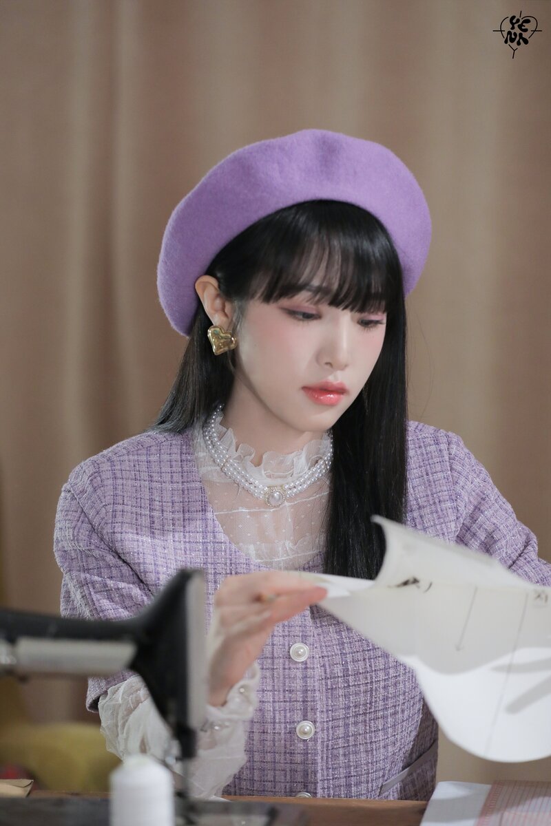 221129 Yuehua Entertainment Naver Update - YENA - Universe 'Color of YENA #VIOLET' Behind documents 7