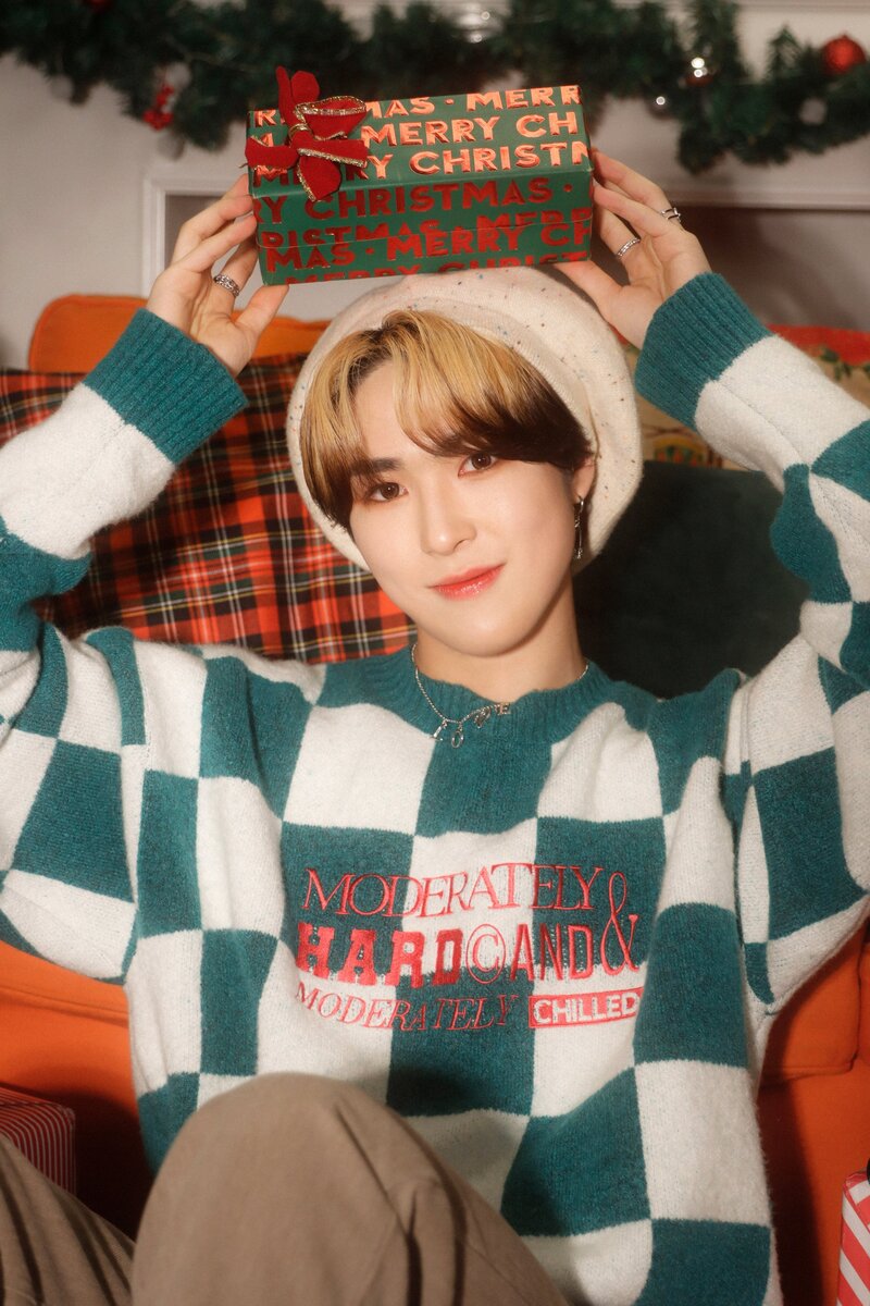 221224 NINE.i Twitter Update - Winter Special Photo | kpopping