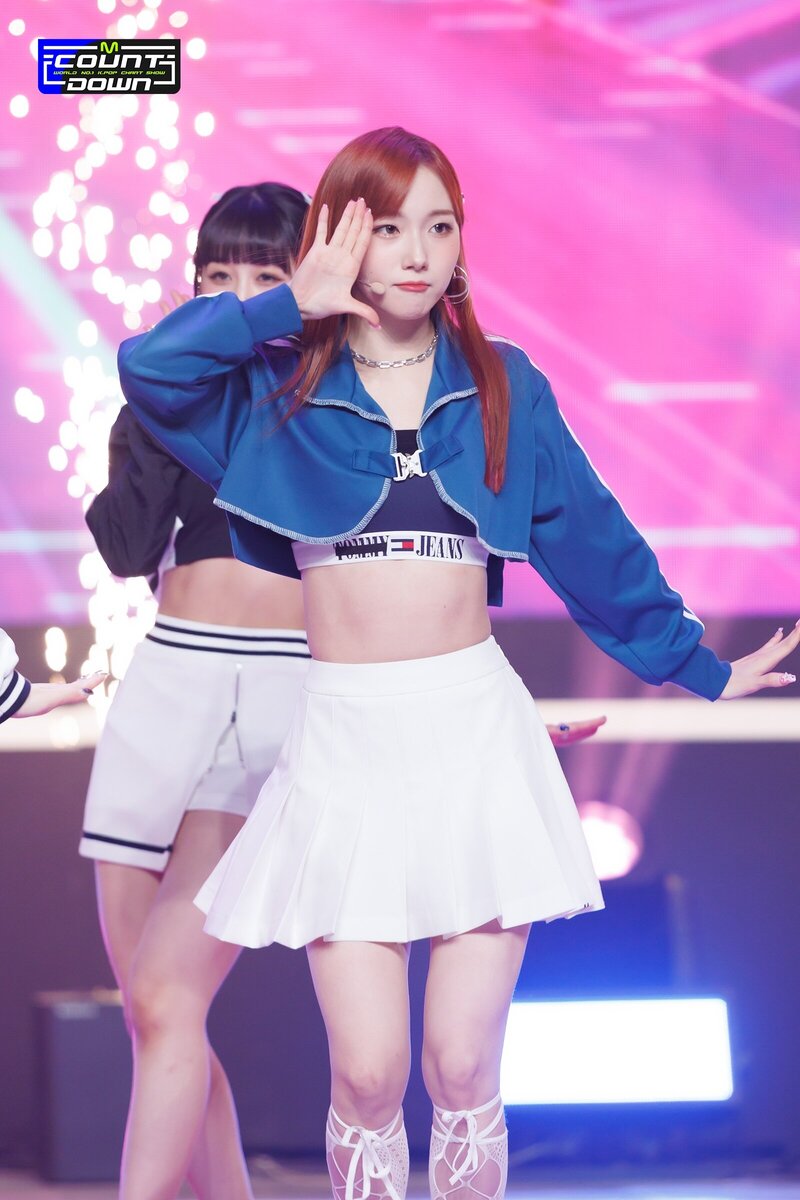 230413 Kep1er Youngeun - 'Giddy' & 'Back to the City' at M COUNTDOWN ...