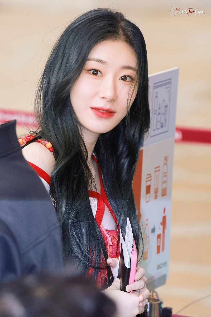 230513 ITZY Chaeryeong - Gimpo International Airport documents 4