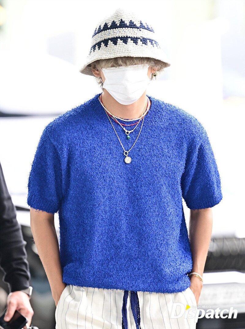 230531 BTS V at Incheon International Airport documents 4