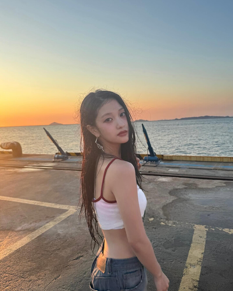 240812 fromis_9's Seoyeon Instagram Update documents 3