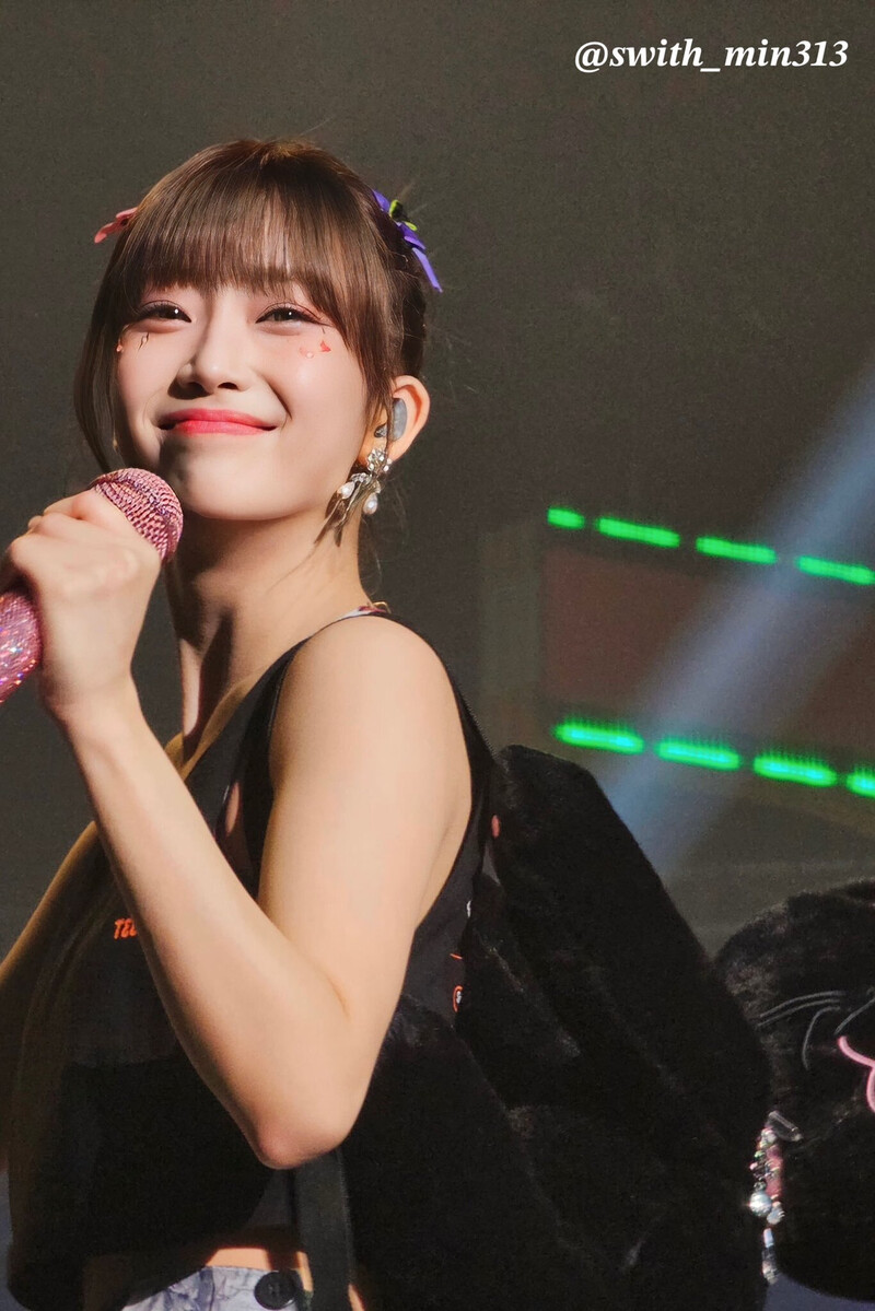 230923 STAYC Sumin - 1st World Tour 'TEENFRESH' in Seoul Day 1 documents 2