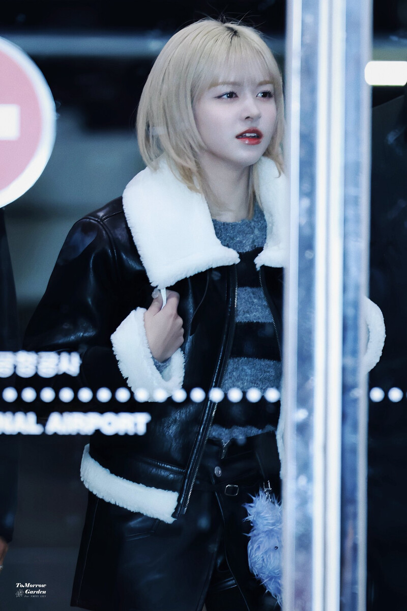 231208 NMIXX Lily at Gimpo International Airport documents 1