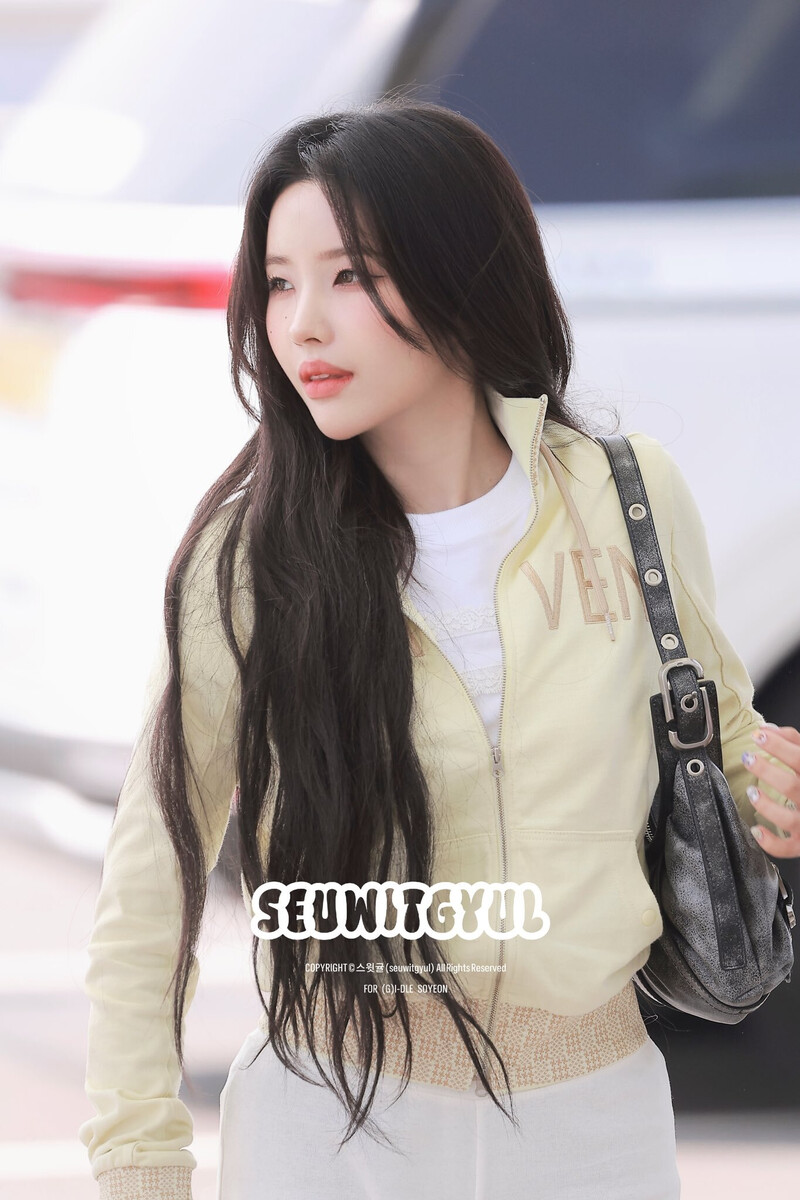 240412 (G)I-DLE Soyeon - ICN Airport documents 2