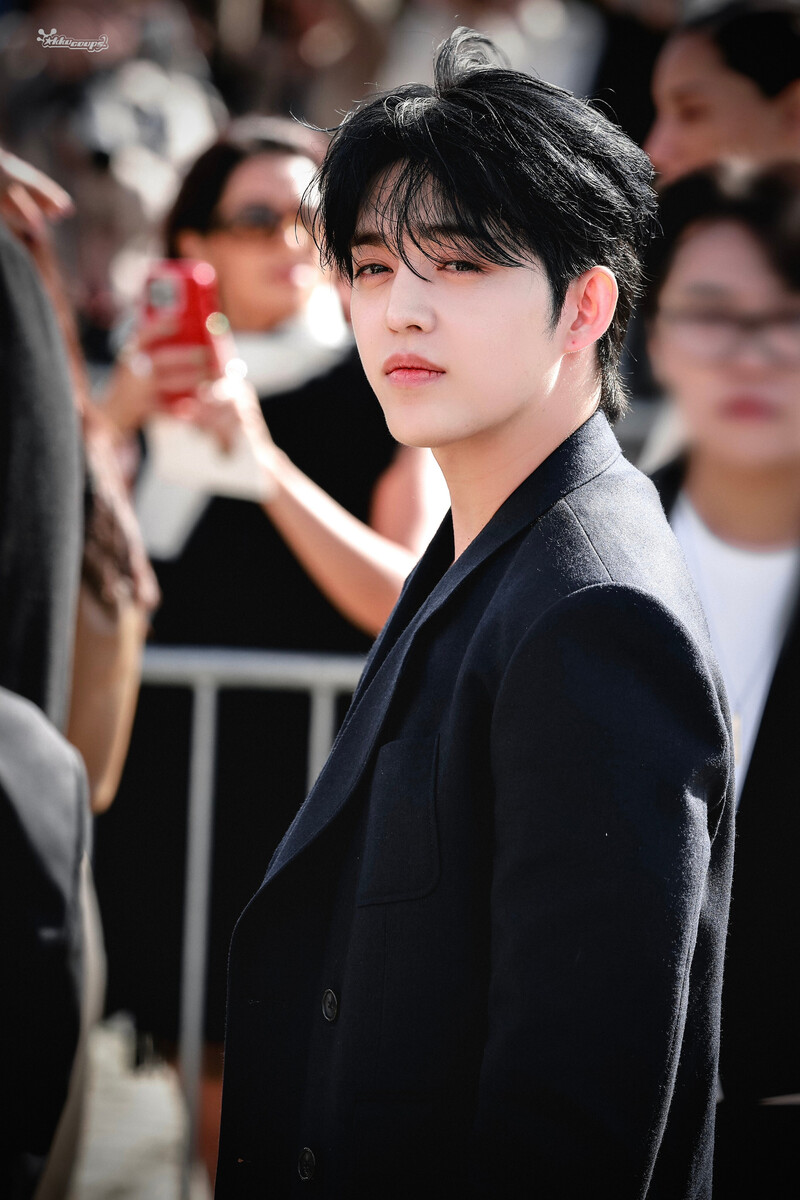 240927 SEVENTEEN S.Coups - LOEWE Paris Fashion Week documents 6