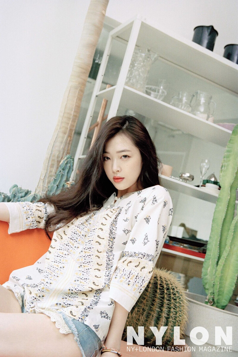 Sulli for NYLON Korea Magazine - May 2016 Issue documents 4