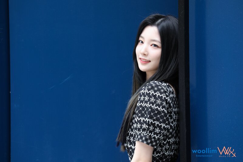 210531 WN Naver Post - Rocket Punch Interview Photos Behind documents 21