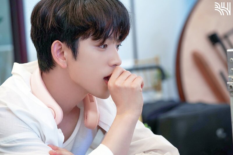 210608 BH ENT. NAVER POST- JINYOUNG 'DIVE' Behind-the-Scenes documents 19