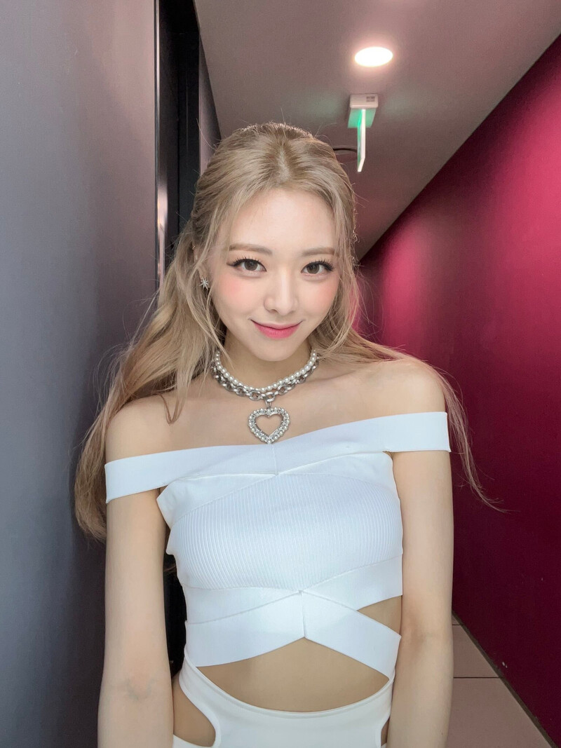 220719 ITZY SNS Update - Yuna documents 12