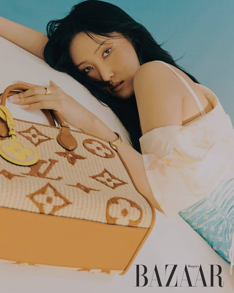 Hwa Sa X Louis Vuitton for  Harper's BAZAAR Korea April 2021 Issue documents 4