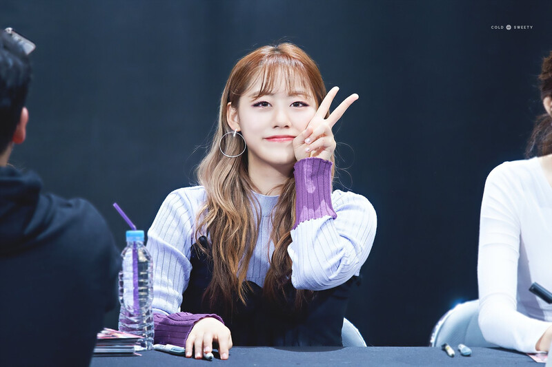 181201 Weki Meki Lua at 'KISS, KICKS' Incheon & Guro Fansigns documents 3